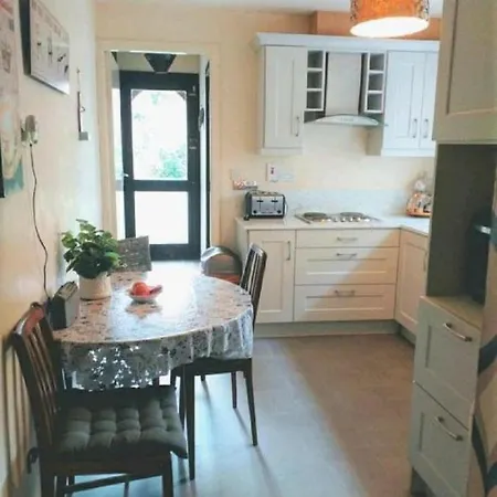 Town House Off Main Street *